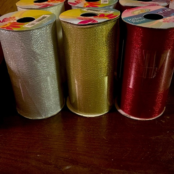 6 rolls of wide ribbon. - Picture 2 of 2
